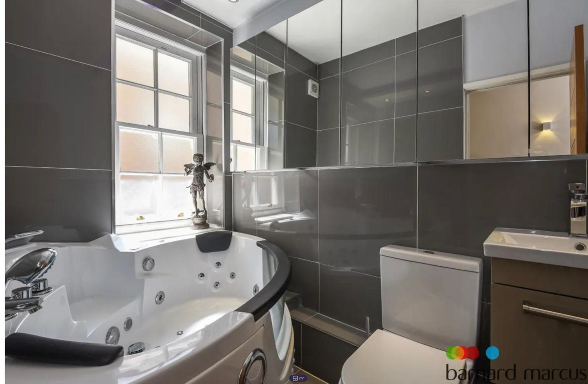 Covent Garden Two Bedroom Flat Apartment London